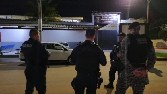 Princípio de rebelião é controlado no Centro de Ressocialização de Sorriso -MT com apoio aéreo e uso de gás