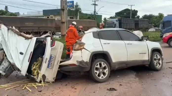 Duas pessoas morrem em grave acidente entre carro e caminhão na BR-163 entre Sinop-Sorriso