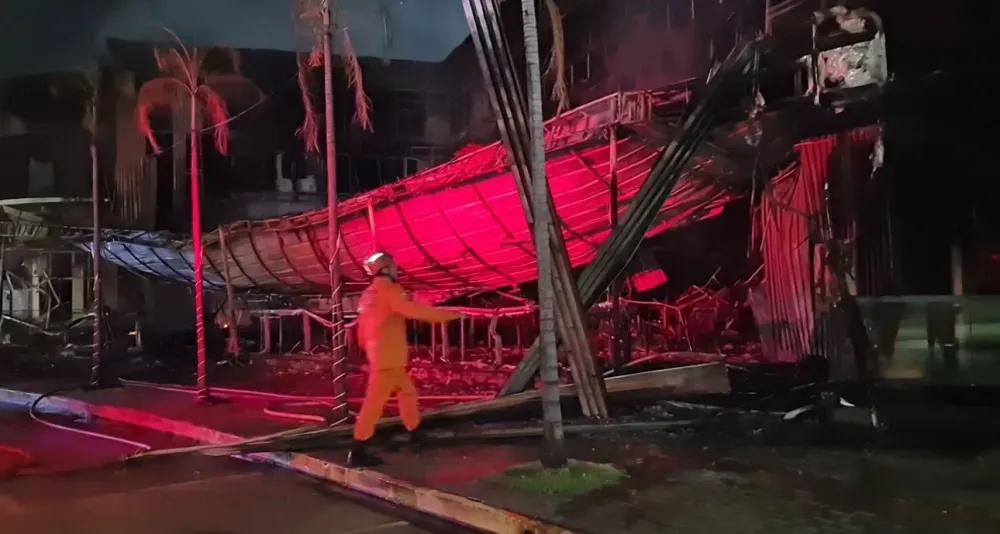 Incêndio destrói bar e restaurante Ditado Popular em Sinop (MT)