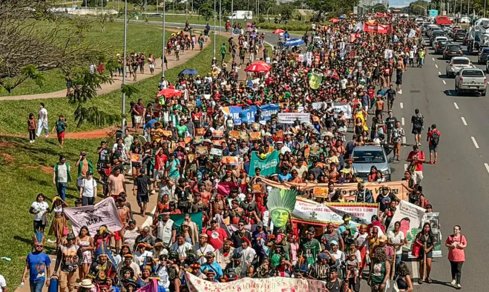 Indígenas ocupam Esplanada e Congresso em ato do Acampamento Terra Livre
