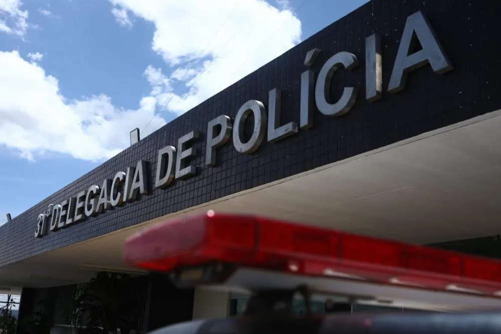 Mãe é presa após filha de 11 anos buscar polícia com marcas de agressão no DF