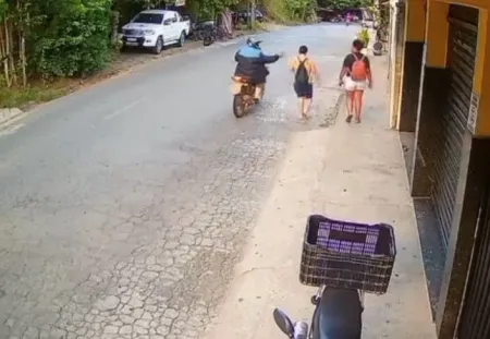 Homem ataca ex com machadinha e é morto com barra de ferro em MG