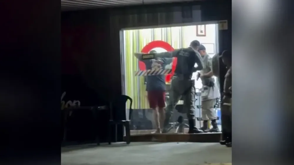 Barbeiro é preso suspeito de abusar de menino de 12 anos durante corte de cabelo em Goiânia 