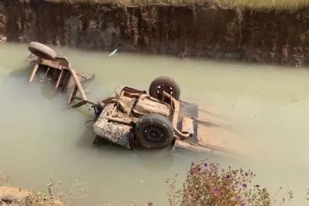 Três irmãos e amigo morrem após carro cair em vala cheia de água no MT 