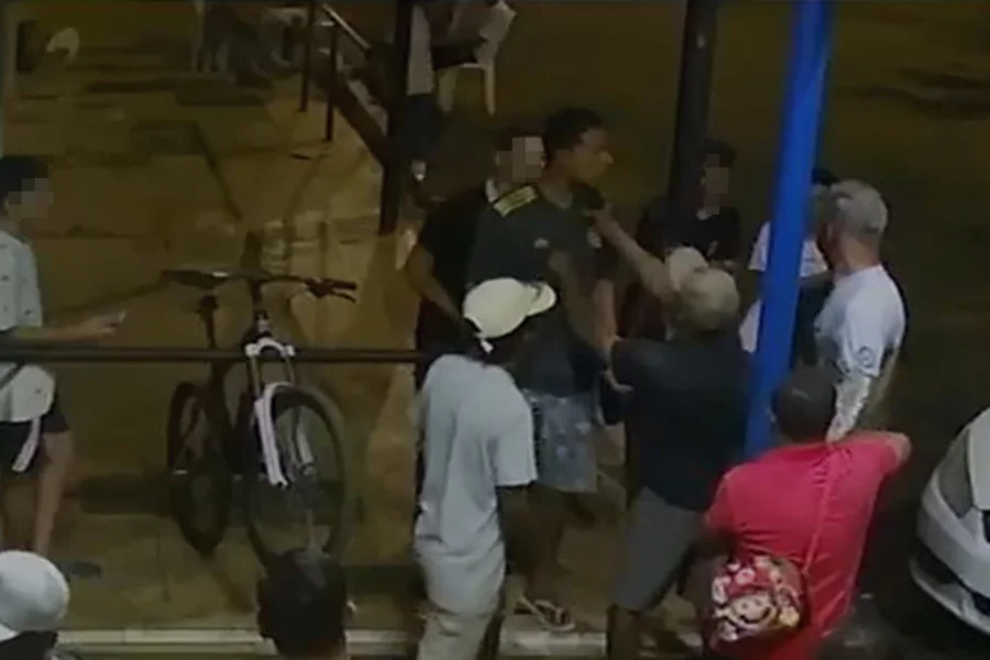 Jovem é morto com tiro no pescoço em frente a distribuidora no DF