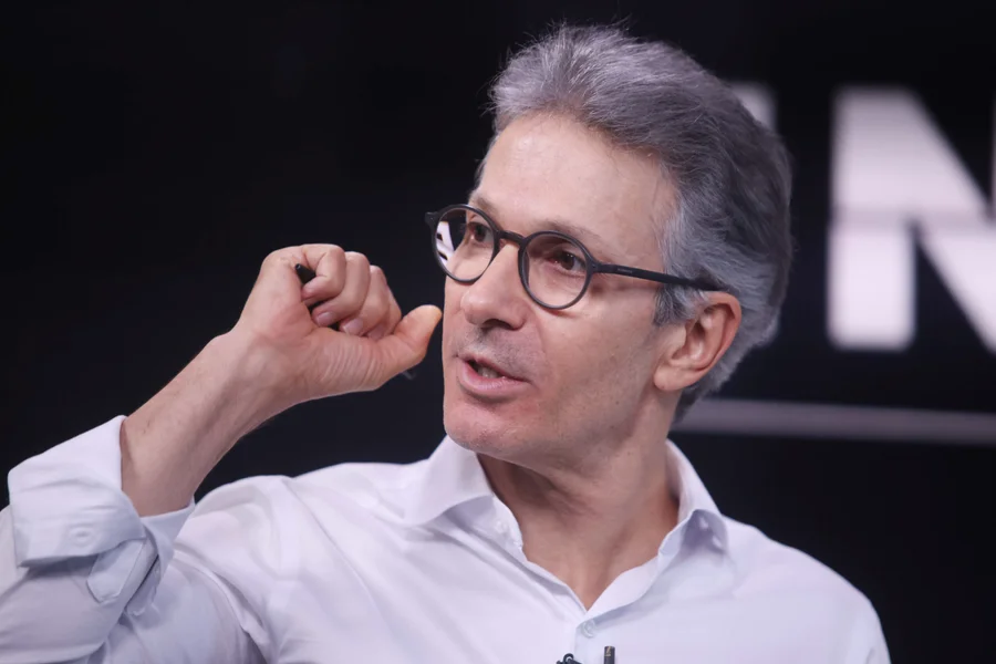 Preso pela PF, pai de Vorcaro doou R$ 1 milhão para partido de Zema