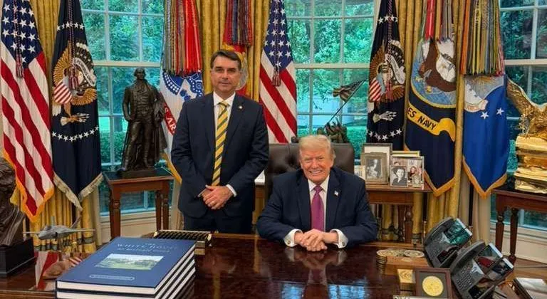 Após reunião com Trump, Flávio diz que Brasil tem prestígio ‘apesar do governo Lula’